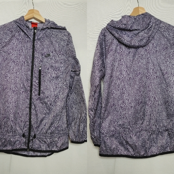 Nike Windrunner Black Light Flash Lightweight Jacket Running Purple M 584791-507 - Picture 1 of 9